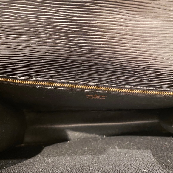 Louis Vuitton Monceau Epi Leather Bag - Picture 16 of 16